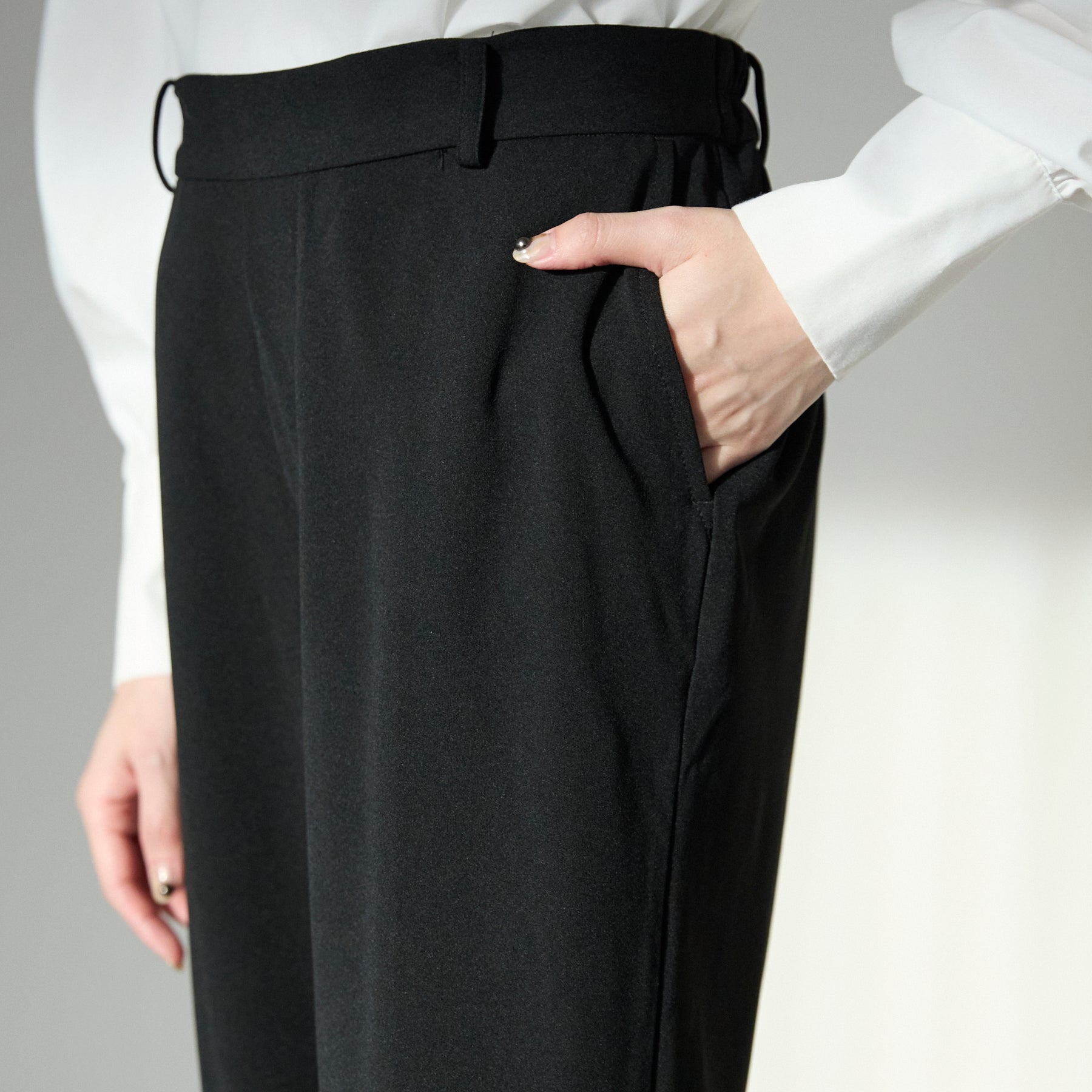 'ご機嫌'パールスリットブラウスセットアップ