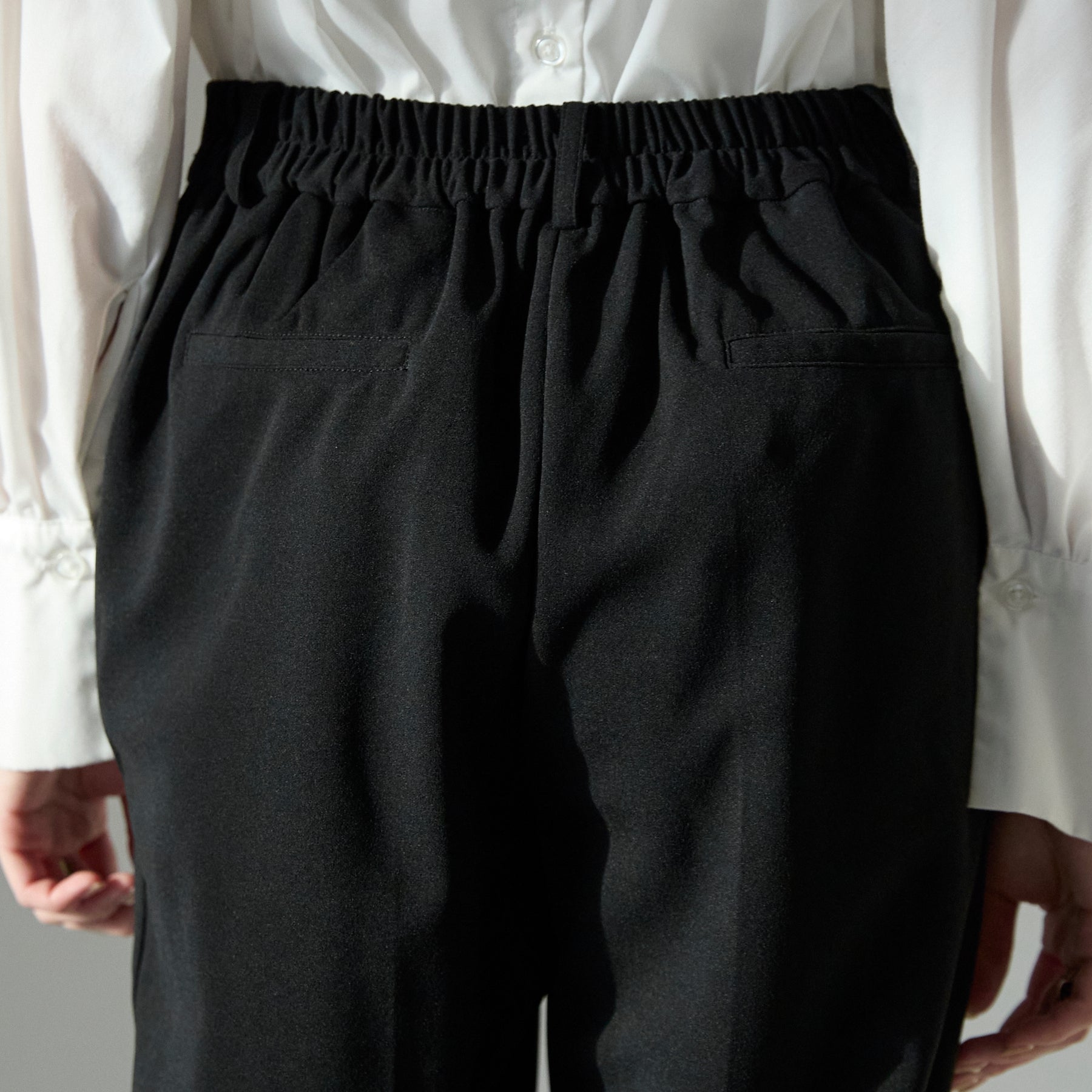 'ご機嫌'パールスリットブラウスセットアップ