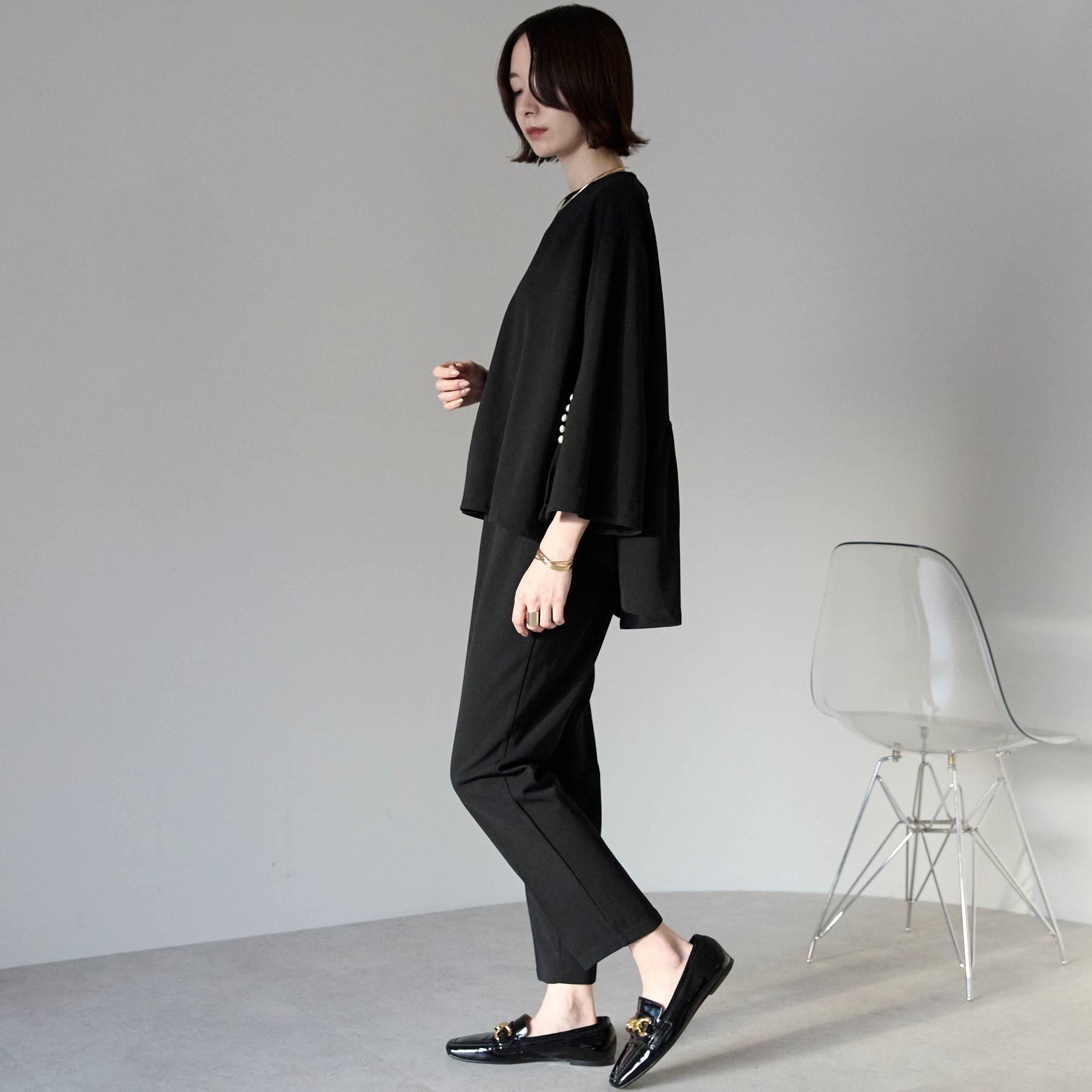 'ご機嫌'パールスリットブラウスセットアップ