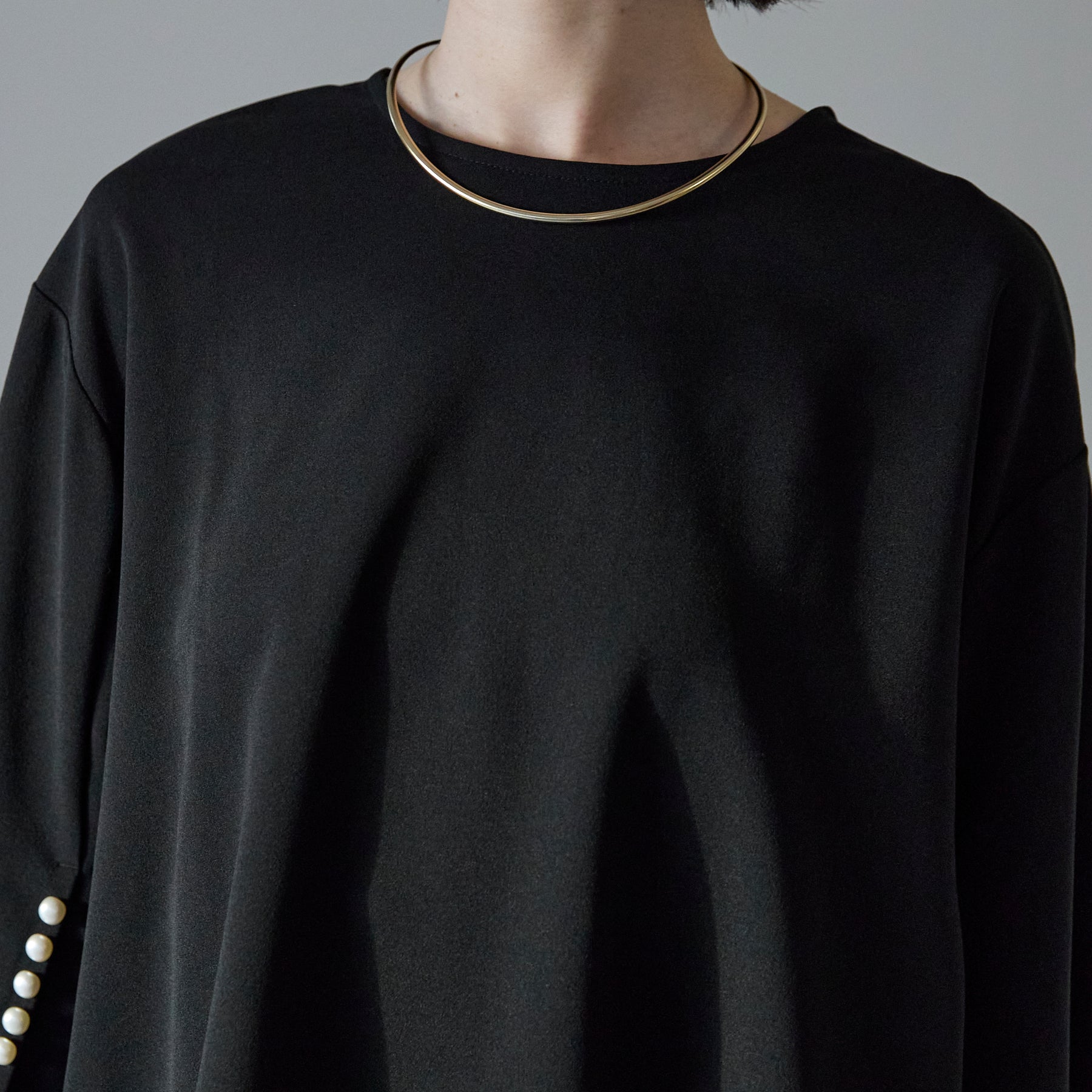 'ご機嫌'パールスリットブラウスセットアップ