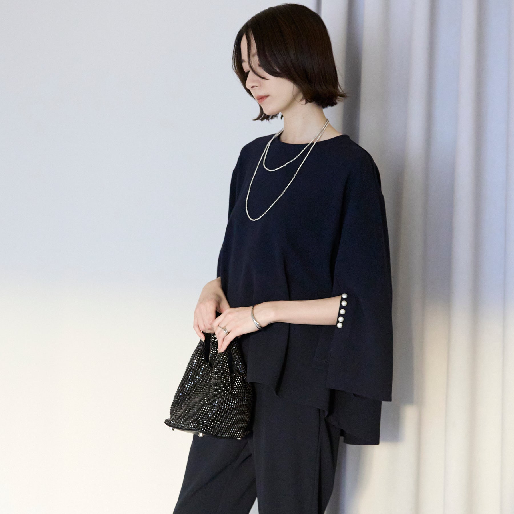'ご機嫌'パールスリットブラウスセットアップ