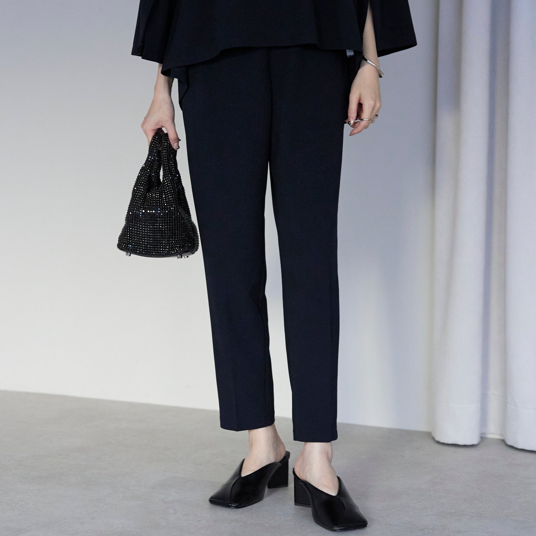 'ご機嫌'パールスリットブラウスセットアップ