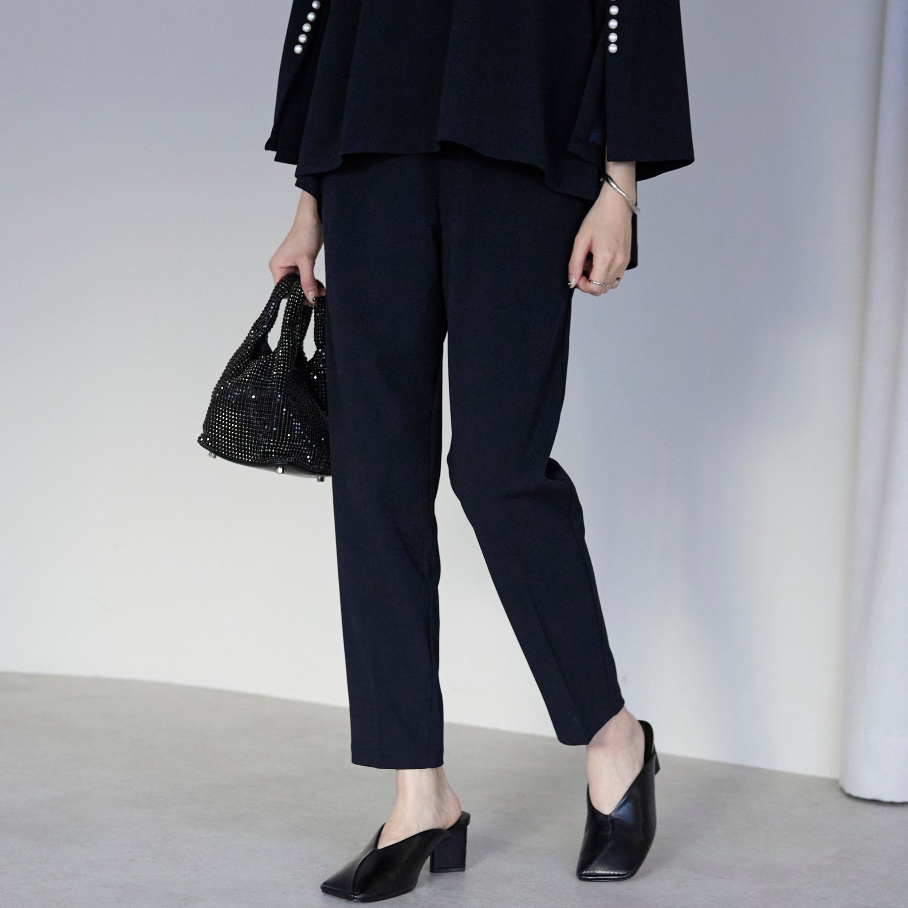 'ご機嫌'パールスリットブラウスセットアップ