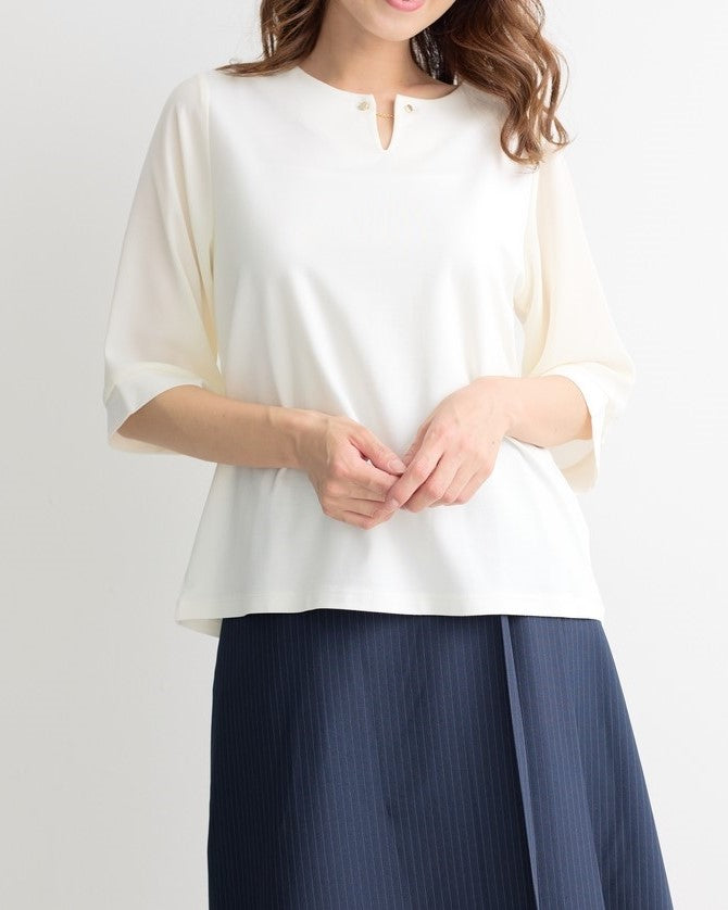 アクセサリー付きポンチブラウス