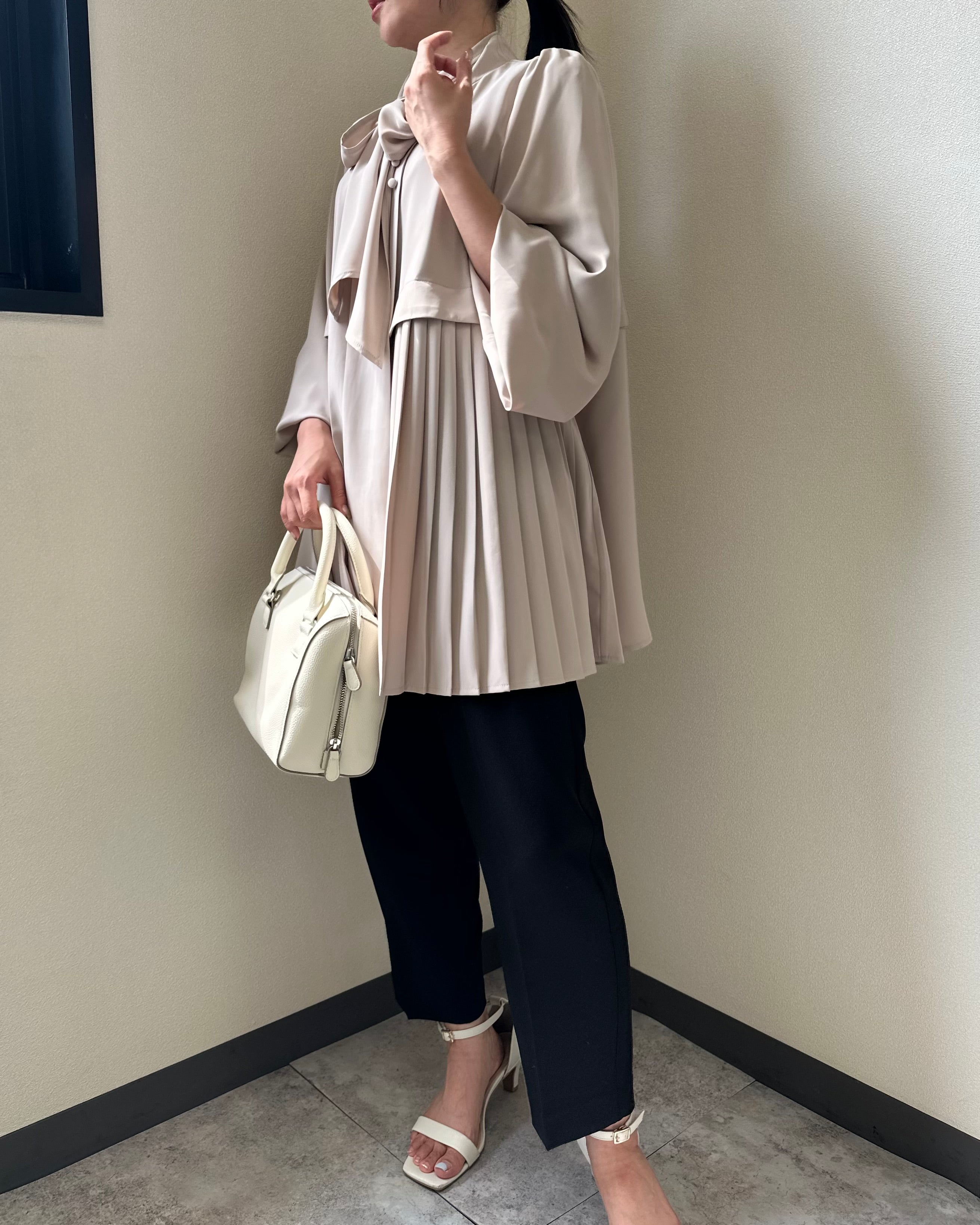 Beauty Fit タイ付プリーツブラウス