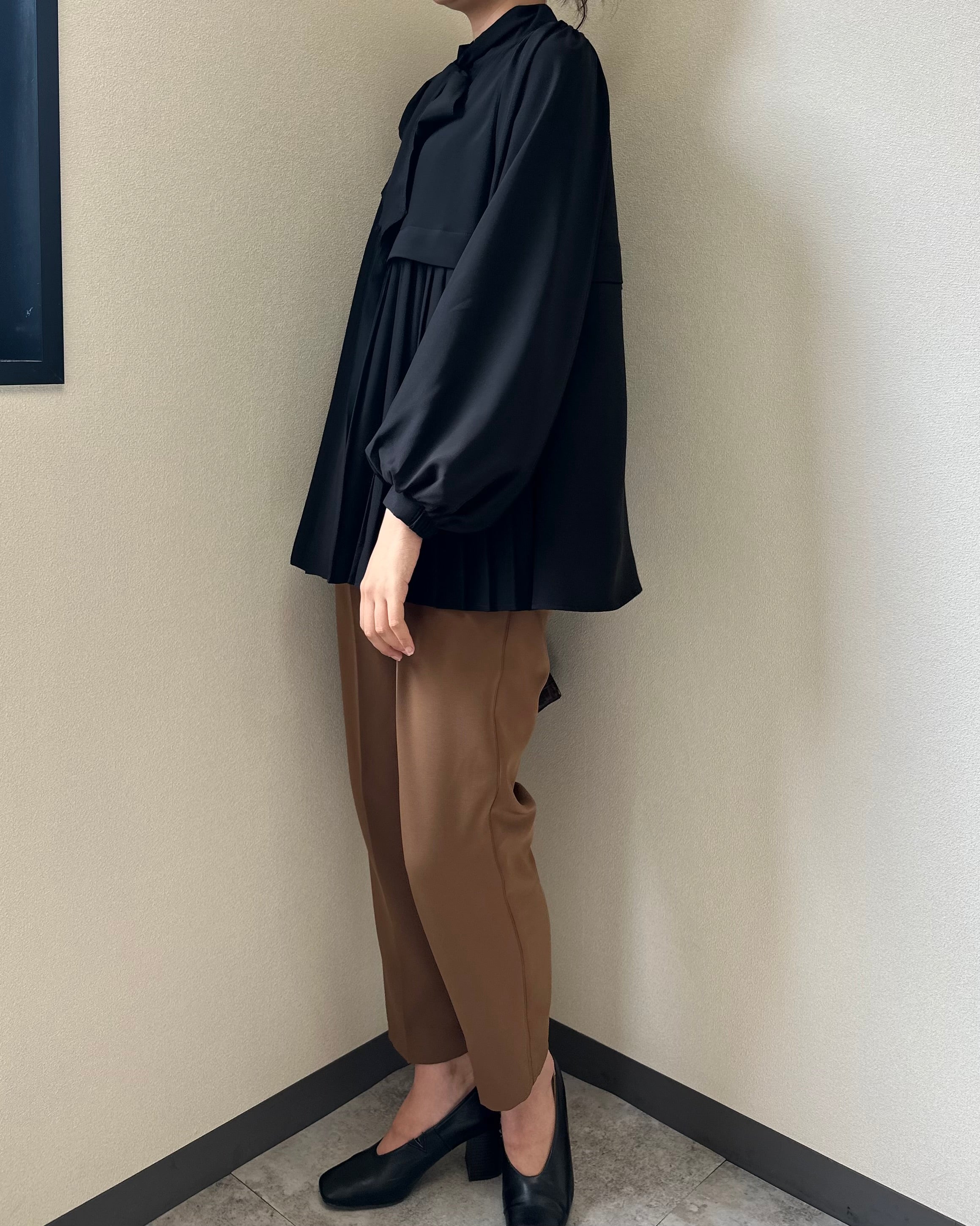 Beauty Fit タイ付プリーツブラウス