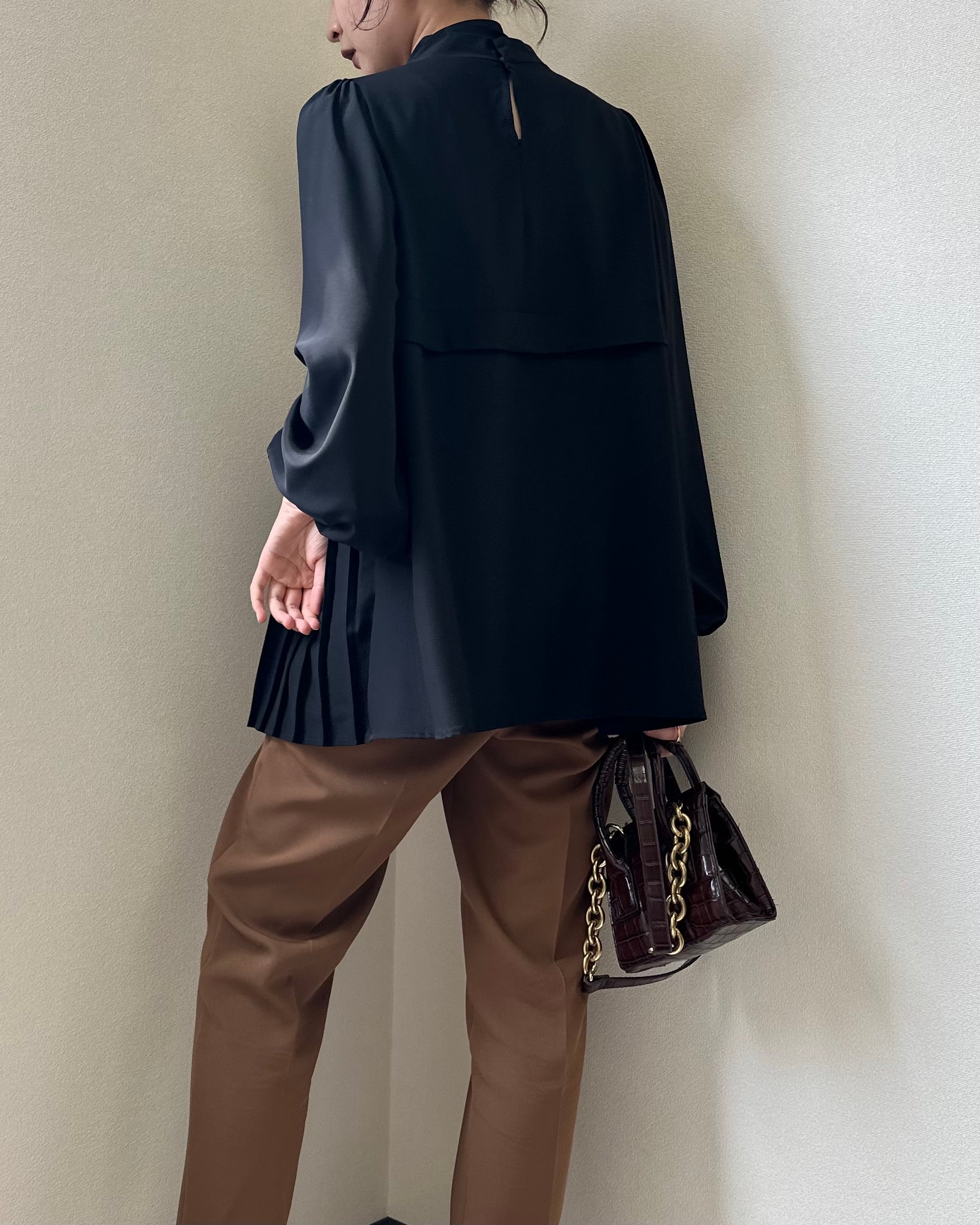 Beauty Fit タイ付プリーツブラウス