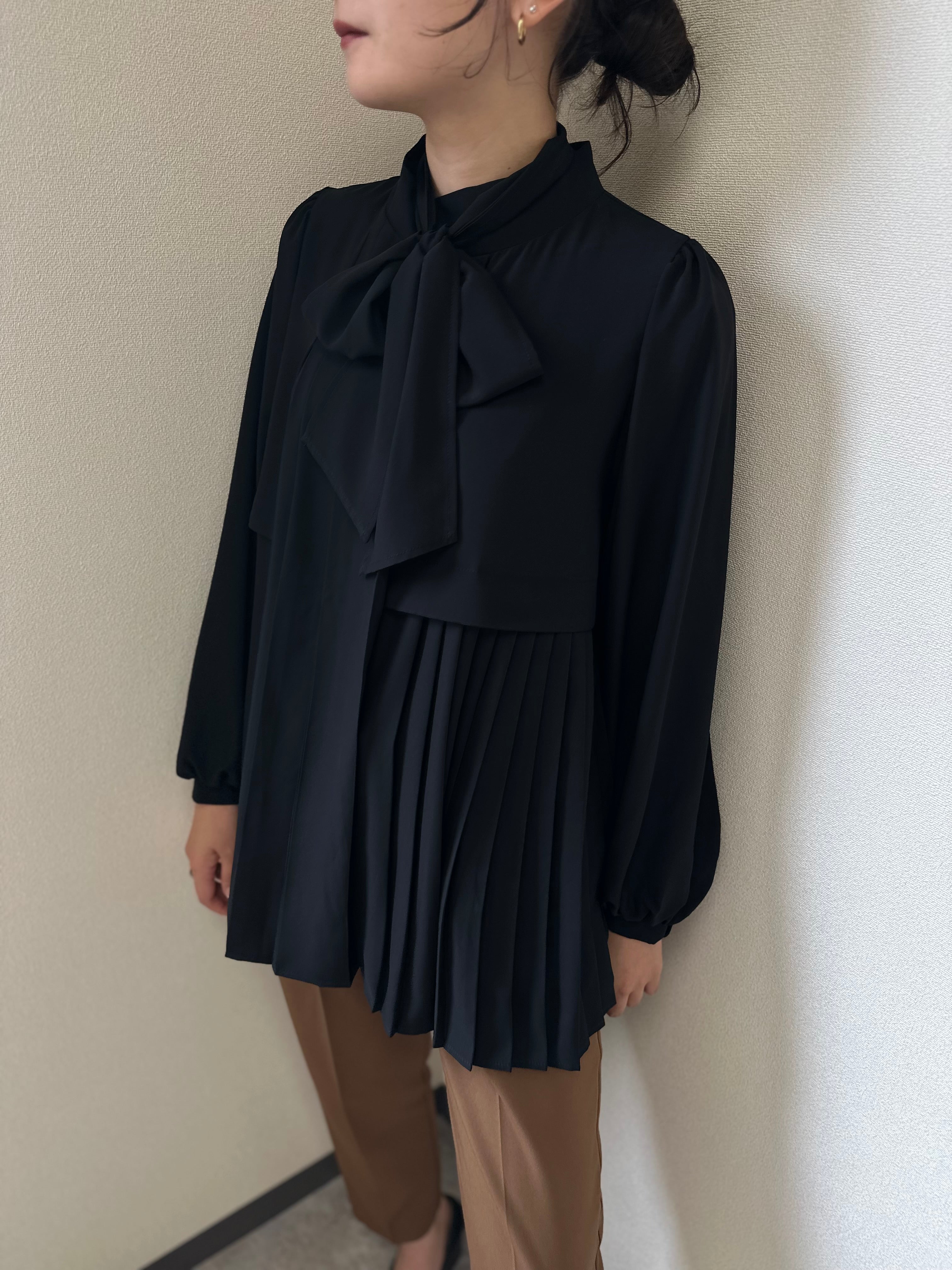 Beauty Fit タイ付プリーツブラウス