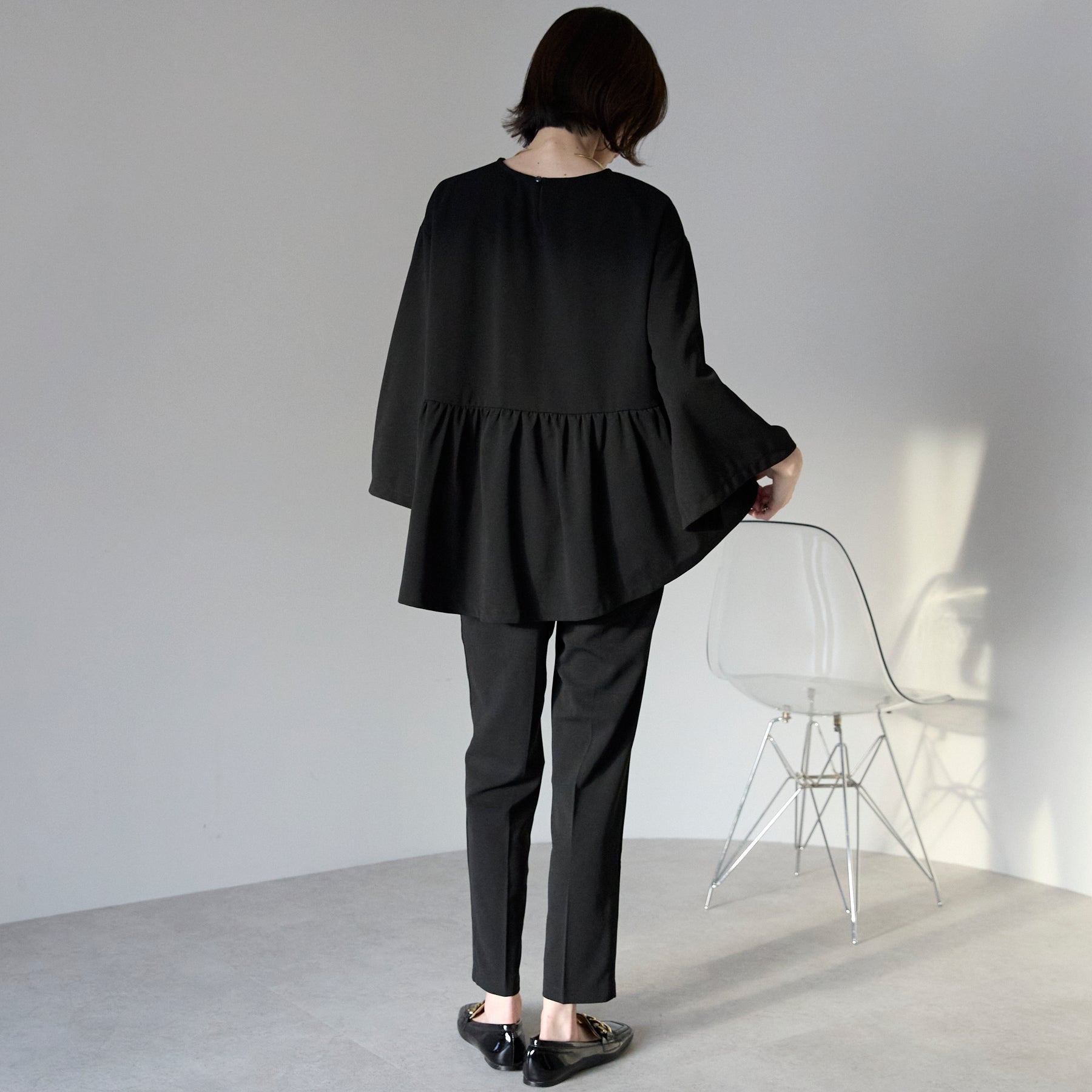 'ご機嫌'パールスリットブラウスセットアップ