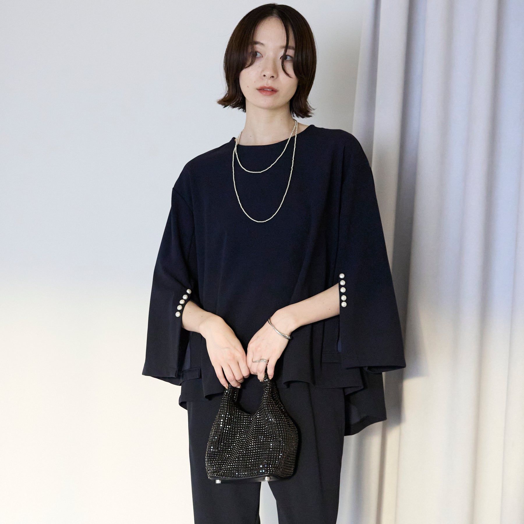 'ご機嫌'パールスリットブラウスセットアップ