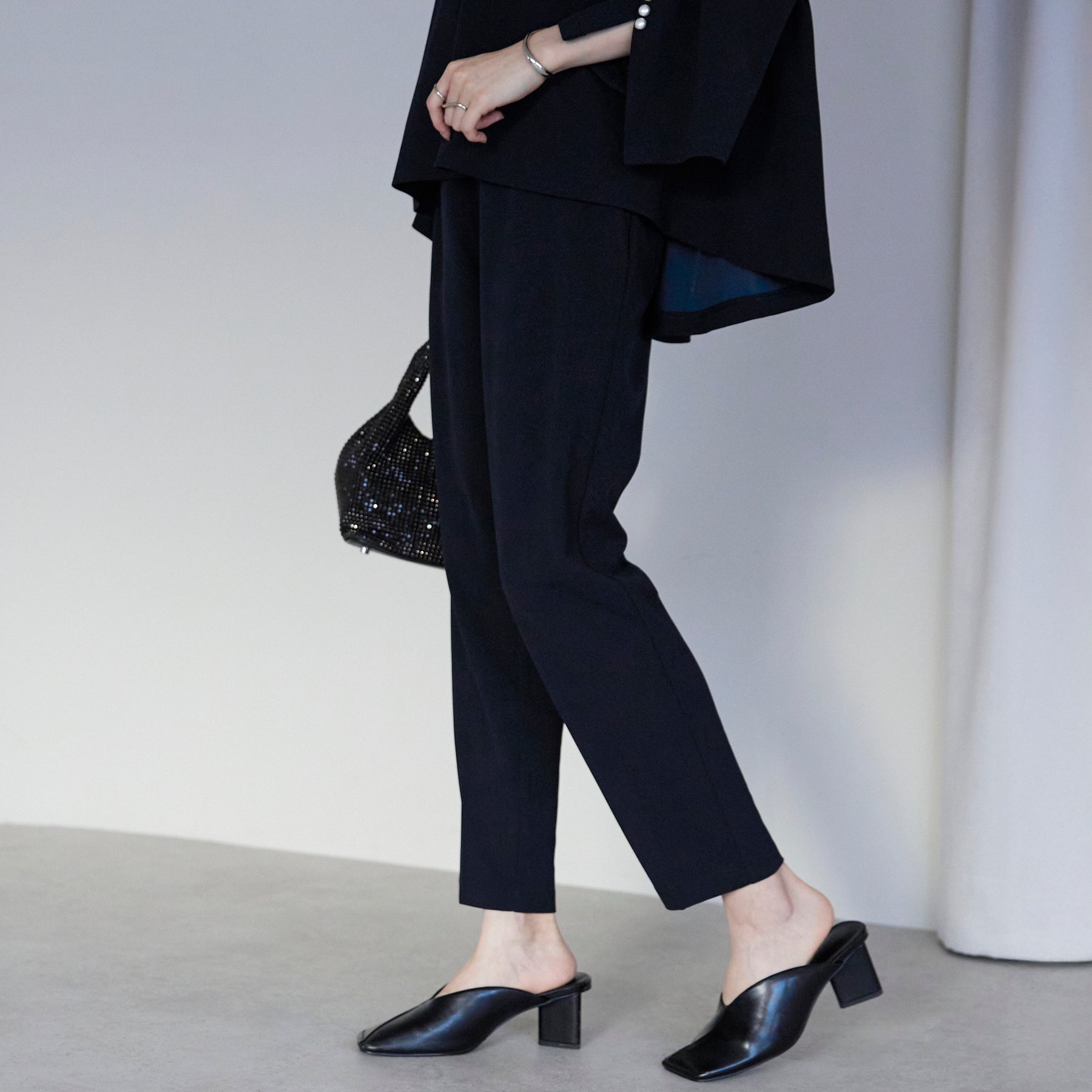 'ご機嫌'パールスリットブラウスセットアップ