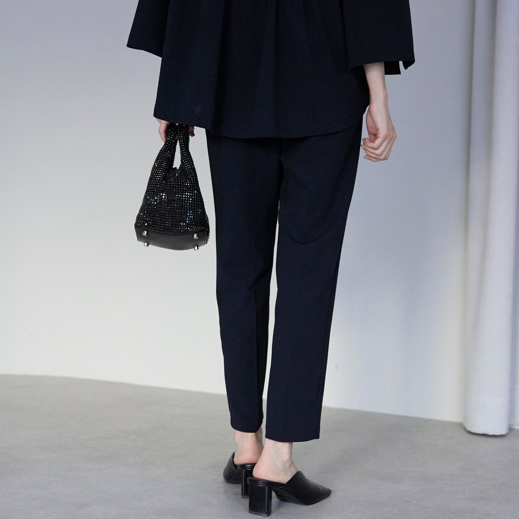 'ご機嫌'パールスリットブラウスセットアップ