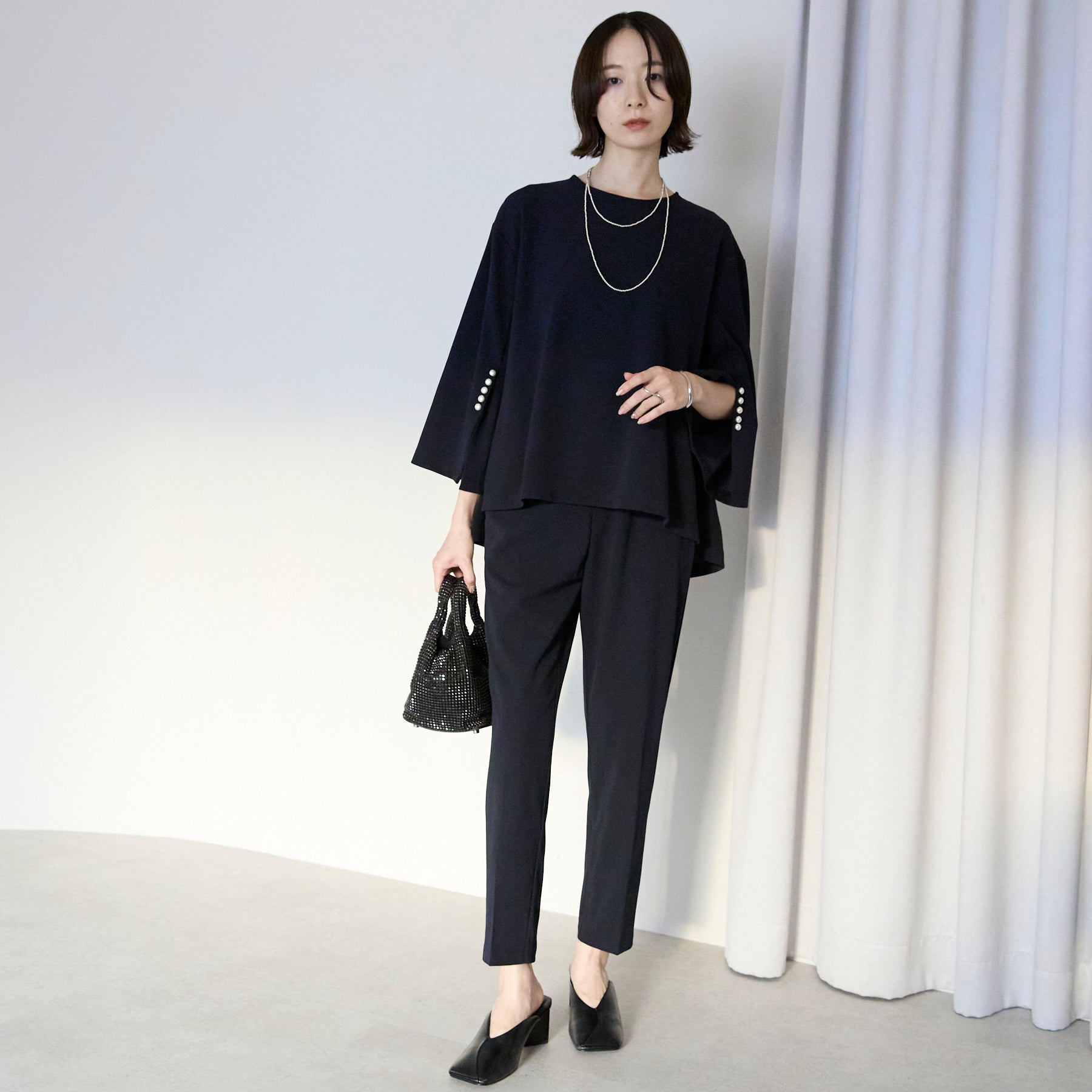 'ご機嫌'パールスリットブラウスセットアップ